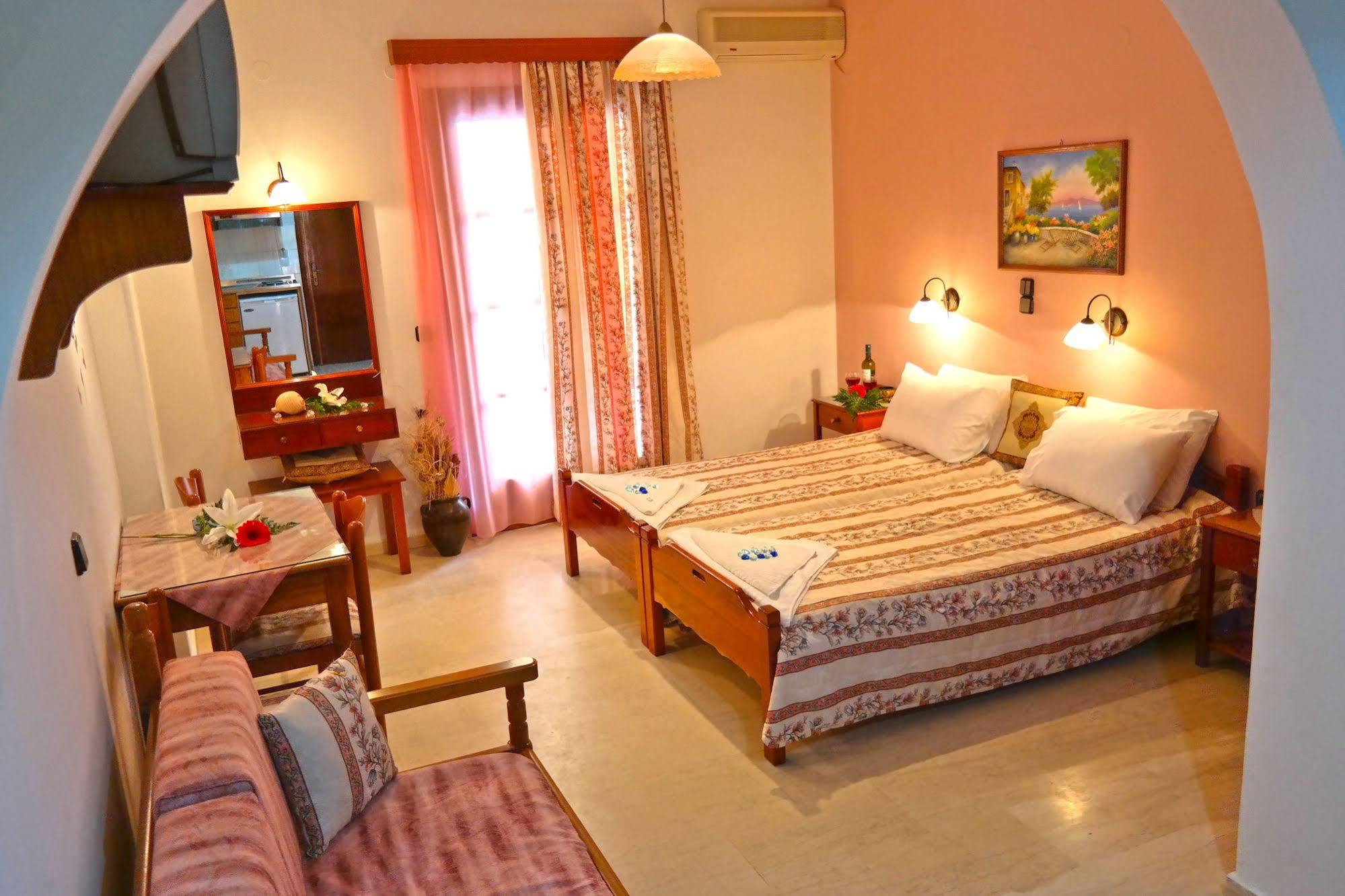 Golden Beach Studios Down Town Naxos City Exterior foto